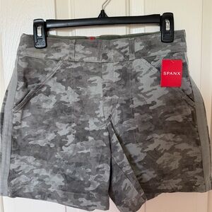 SPANX NWT 6”Twill Short Size Small Stone Wash Camo